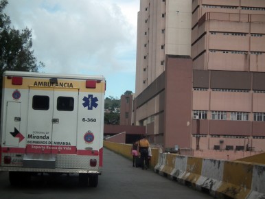 Llegó hasta el Santaella para que le atendieran la herida sufrida