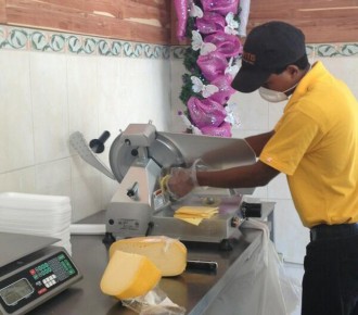 El queso amarillo también subió el precio en 100 %