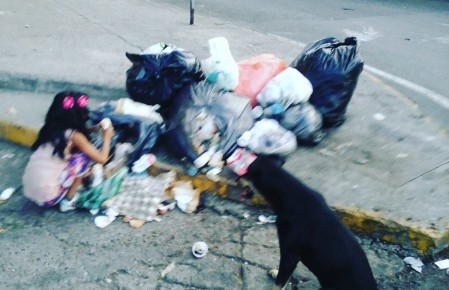 La imagen fue colgada en las redes sociales causando conmoción.