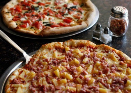 Una pizza individual y una bebida sobrepasan los Bs 5800
