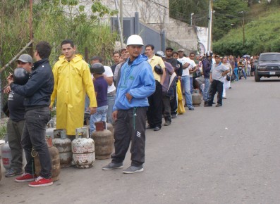 Denuncias irregularidades en la venta de gas en Los Cerritos