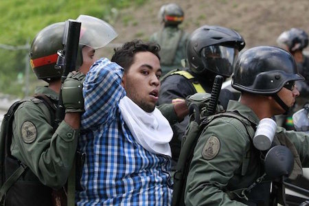 2014-11-28T174724Z_1007890001_LYNXNPEAAR0WC_RTROPTP_3_LATINOAMERICA-DERECHOS-VENEZUELA-900x600