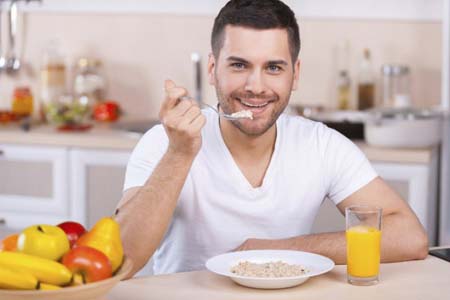 La adultez es la etapa más larga de la vida, por lo que los hombres deben intentar mantener sus rutinas alimenticias