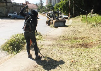 Limpieza y desmalezamiento fueron los trabajos que comenzaron hombres y mujeres