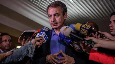La canciller de a República, Delcy Rodríguez, sostuvo una reunión la noche de este miércoles con los expresidentes José Rodríguez Zapatero, de España; Martín Torrijos, de Panamá, y Leonel Fernández, de República Dominicana, así como el secretario general de la Unión de Naciones Suramericanas (Unasur), Ernesto Samper, quienes fungen como mediadores de un diálogo político
