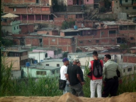 Los occisos habrían sido señalados por la comunidad como miembros de una banda delictiva