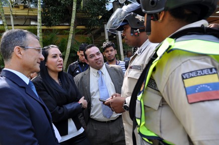 Delsa Solórzano, rechazó la actitud predispuesta del funcionario Peña quien desconoció la función constitucional de la Asamblea Nacional.