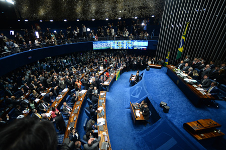 Una mayoría de 61 senadores se pronunciaron en favor del sí