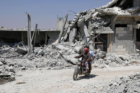 Decenas de muertos en norte rebelde de Siria por bombardeos del régimen