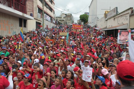 Pueblo chavista desbordó la calle Junín