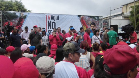 Desde una tarima ubicada adyacente a la alcaldía de Guaicaipuro el oficialismo se dirigió a sus simpatizantes