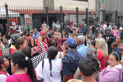 Desde las 9:00 am se concentraron frente a la Alcaldía de Guaicaipuro