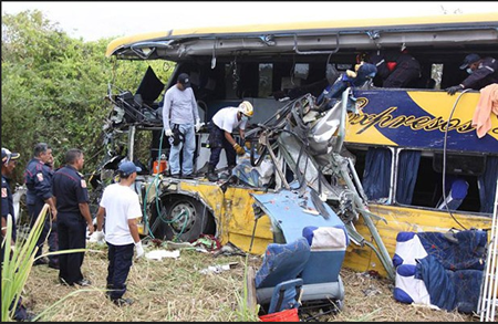 Los organismos de seguridad del estado Bolívar se encontraban actuando en la troncal 10 desde tempranas horas de la madrugada de este viernes, donde se registró un accidente de tránsito que involucra a un autobús de la línea Expresos Los Llanos.