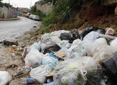 Vecinos piden la presencia del camión de basura
