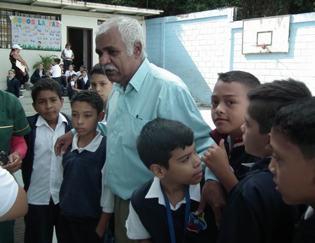 Para que una familia sea feliz es indispensable que todas las personas que la integran participen de los mismos intereses, compartan gustos y aficiones y se interesen los unos por los otros
