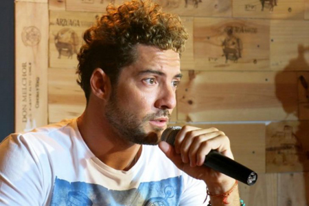 Bisbal conoció a compositores y productores "que le han aportado nuevos registros, le han enseñado a jugar con nuevos estilos musicales sin dejar de lado su propia esencia".