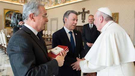 Momento histórico de la reunión de los políticos colombianos con el papa Francisco