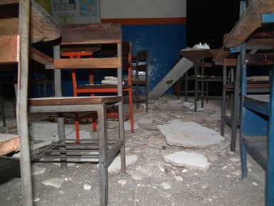 Se vino abajo parte del techo de la UEN Simón Bolívar