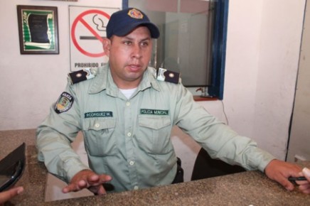 Winston Rodríguez, detalló que la joven identificada como Diana Vielma Cedeño de 19 años de edad fue interceptada por sujetos motorizados