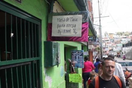 Son muy pocos los comercios carrizaleños que ofrecen la venta de granos de maíz para que las personas los muelan en sus casas, por lo que ofrecen otras variedades del producto a distintos cortos