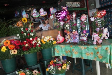 Los altos costos de los obsequios dejarán a más de uno esperando por el presente correspondiente al Día del Amor y la Amistad