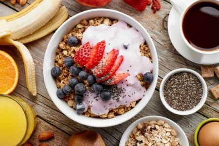 Es muy importante tomar los alimentos adecuados para tener energía durante el día.
