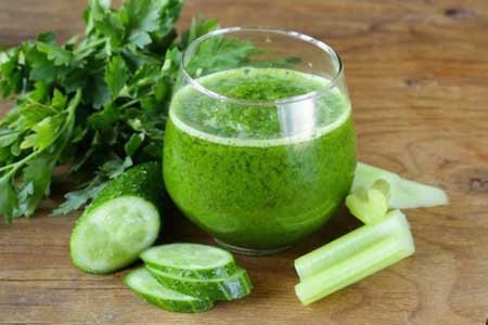 Los pepinos contienen polifenoles lignanos como el pinoresinol o el lariciresinol; así como fitonutrientes, vitamina K, cobre o manganeso.
