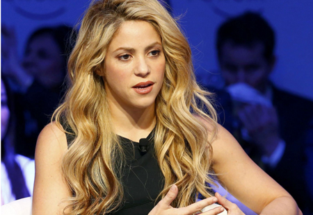 Shakira advierte y critíca políticas de Trump