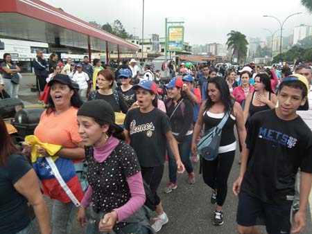 Conforme avanzaba la mañana mas y mas sanantoñeros se fueron sumando al llamado plantón