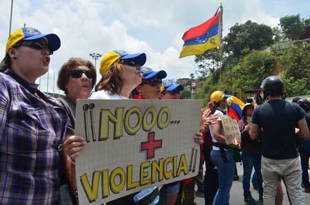 La marcha culminó pasadas las 3:30 de la tarde sin inconvenientes,