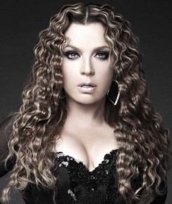 Ednita Nazario recibió en 2016 el Lifetime Achievement Award que se otorga en los Grammys Latinos como un reconocimiento a la totalidad de la obra de un artista y su excelencia en la industria musical