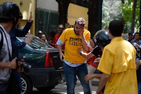 El diputado Juan Requesens presentó una fisura en la parte superior de la cabeza