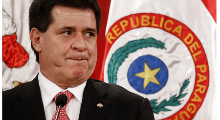 El presidente paraguayo Horacio Cartes renunció el lunes a una eventual candidatura para un segundo mandato en medio de la crisis política
