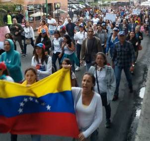 La marcha recorrió la principal avenida de la ciudad.