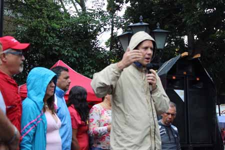 El alcalde Garcés al momento de dirigirse a los presentes