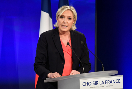 Le Pen, de 48 años, logró cautivar entre el 33,9% y 34,5% del electorado, con sus polémicas promesas en contra de la inmigración y el bloque euro