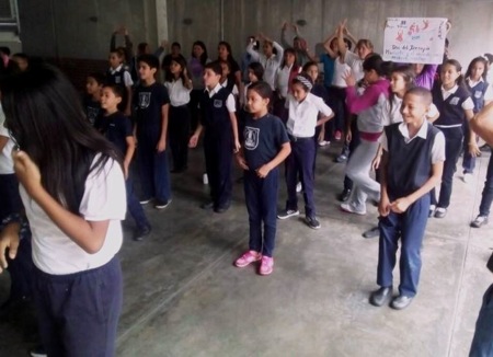 En la sede de la Zona Educativa de Miranda de Los Teques los asistentes realizaron una bailoterapia y cerraron con salsa casino