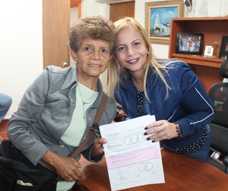 Sigue abierto centro de acopio en el despacho de la primera dama Clara Mirabal