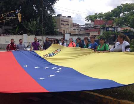 Continúan protestas en la capital mirandina exigiendo elecciones generales