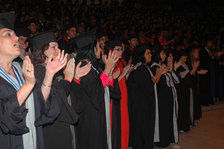 Más de Bs. 315 mil cuesta graduarse