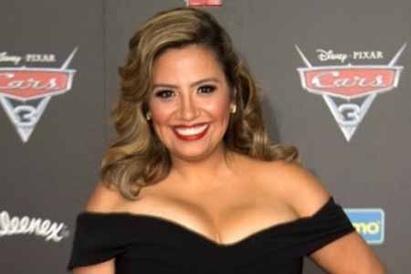 Cristela Alonzo creció escuchando que las mujeres de su familia solo cortaban cabello o limpiaban cuartos de motel, y en esa vida se inspiró el personaje del auto amarillo Cruz Ramírez, al que ella da voz en "Cars 3"