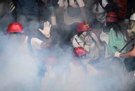 Los cuerpos de seguridad lanzaron bombas lacrimógenas y dispararon perdigones en Altamira