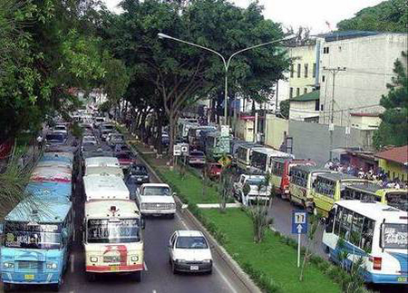 Transportistas de los Altos Mirandinos en aprietos por costo de cauchos y repuestos. Foto: Deisy Peña.