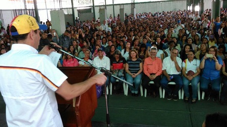 Gobernador encabezó acto de regularización