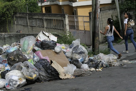 Basura se acumula en la zona desde hace días.