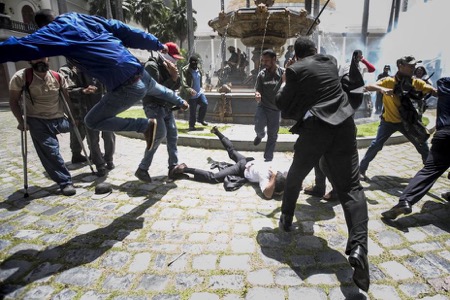  ambas naciones exhortan al gobierno del presidente Nicolás Maduro a poner fin a la violencia en contra de sus adversarios políticos.