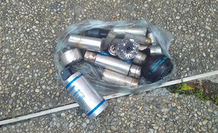 En uno de los intentos de la GN por avanzar recibieron dos bombas molotov que encendieron en llamas una tanqueta. Foto: @fredocimino