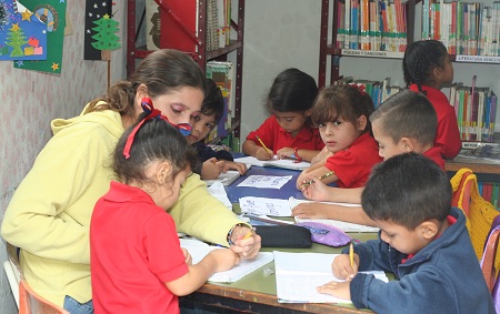 Niños hiperactivos se desconcentran con facilidad