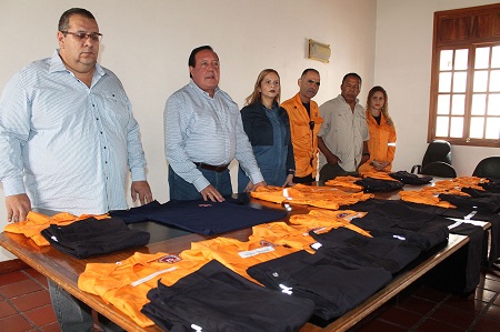 Rescatistas carrizaleños reciben nuevos uniformes