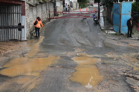 “Desde Hidrocapital y la alcaldía de Carrizal estamos haciendo todos los esfuerzos para conseguir las piezas que se requieren para reparar esta tubería